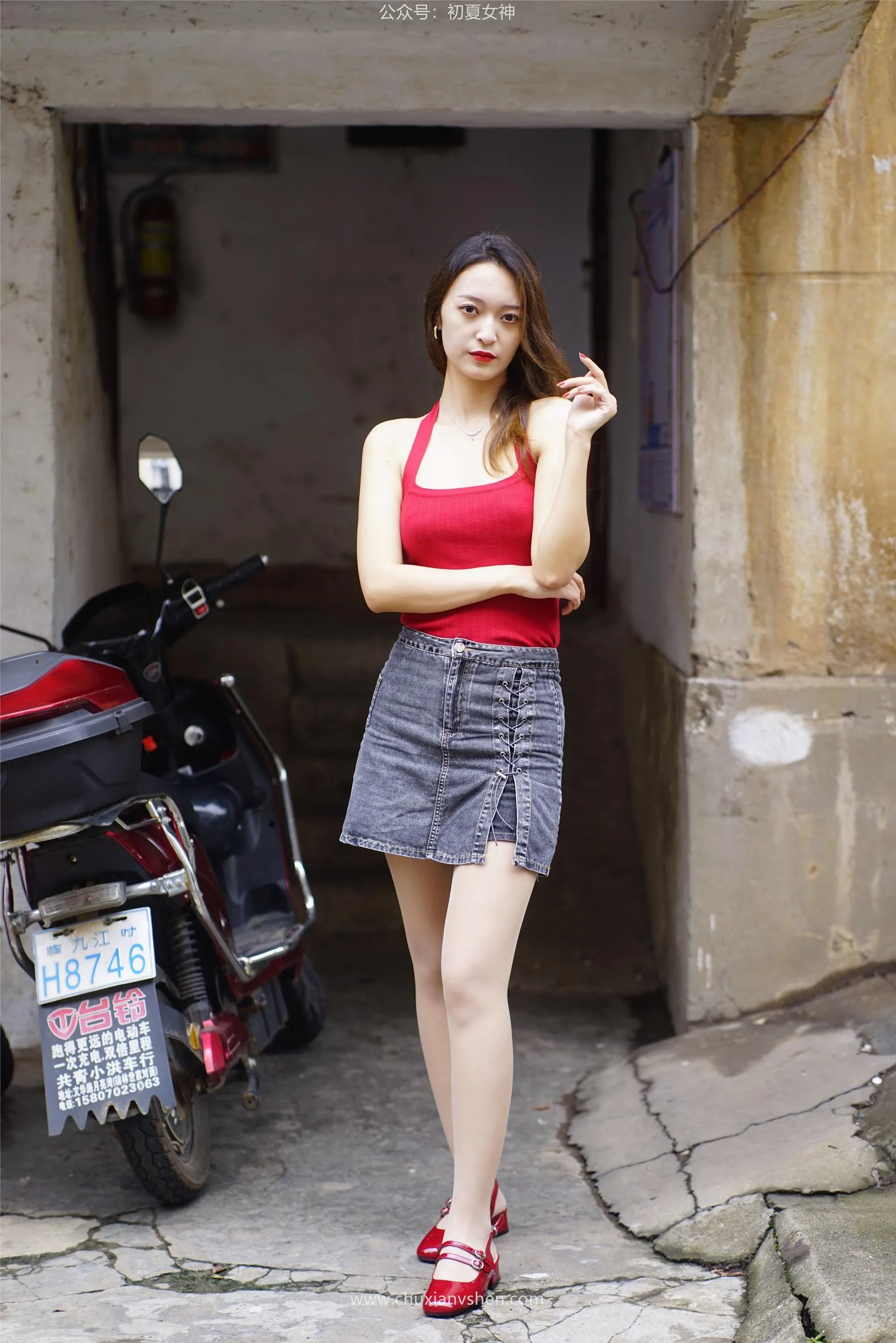 初夏女神 NO.045 依依 复古街头 [130P]插图3